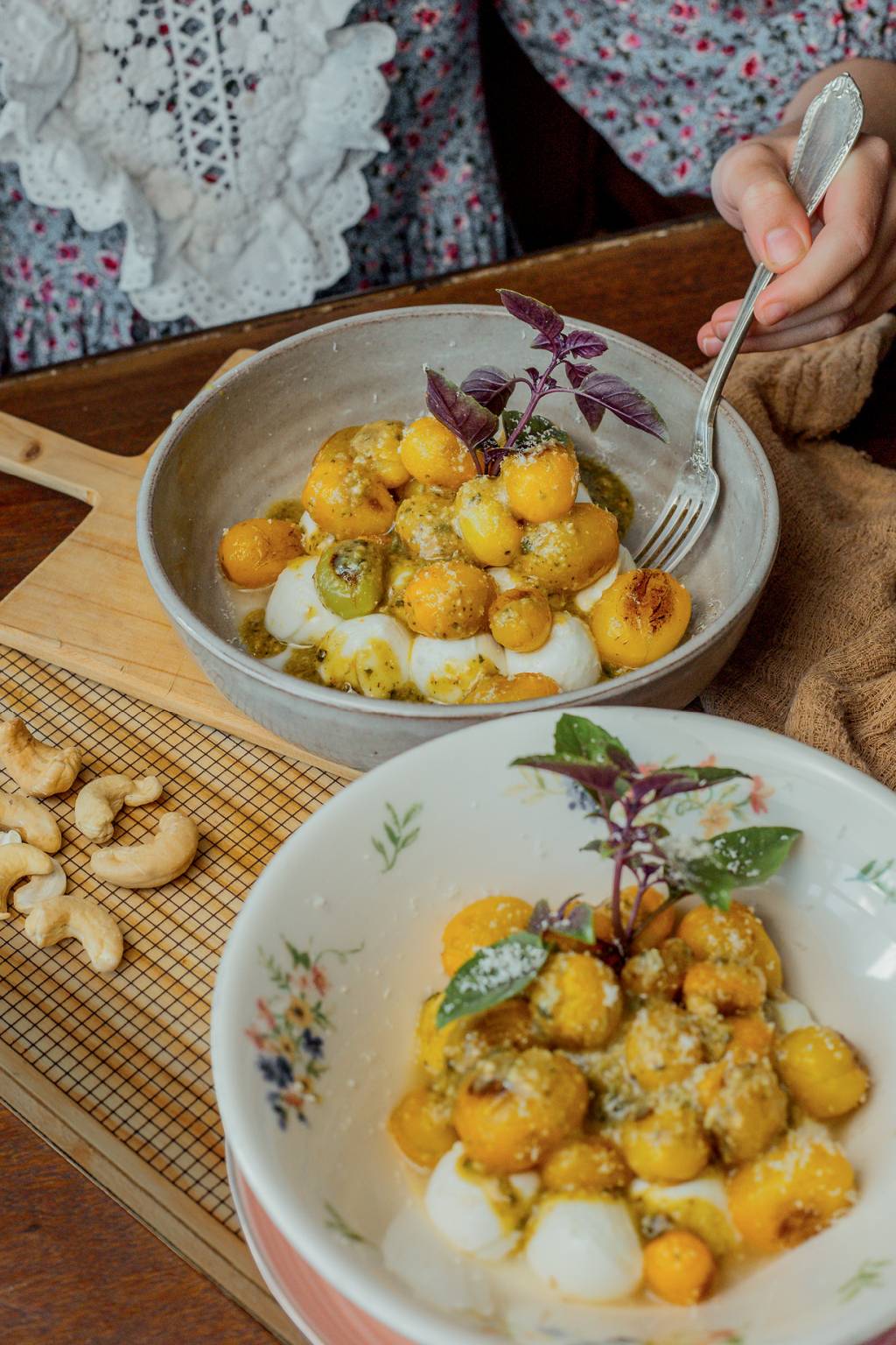 Salada morna com pesto de castanha de caju