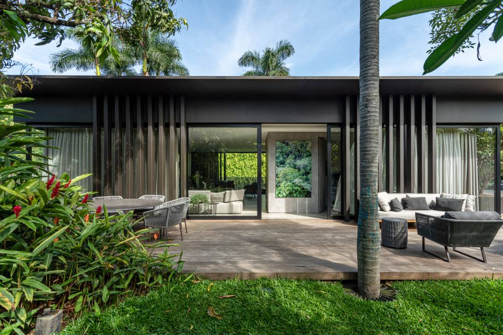 casa-debora-aguiar12 Fachada de casa de estilo contemporâneo