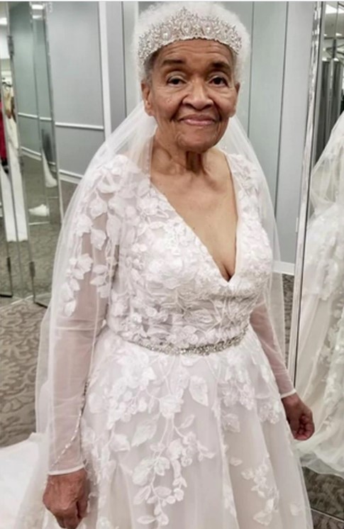 Vestido de noiva para 2024 senhora de 50 anos