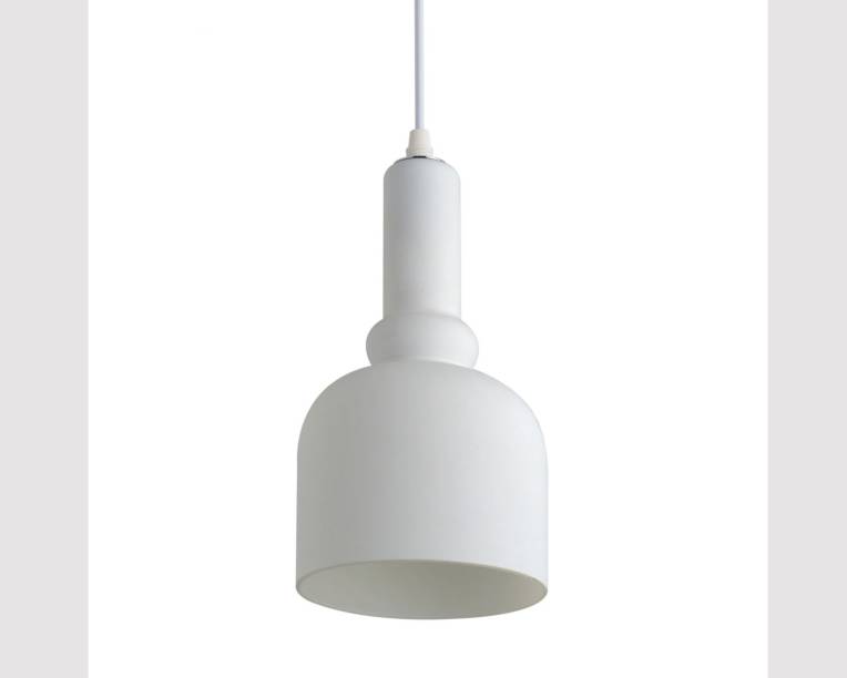 De vidro fosco, a <a href="https://www.gotoshop.com.br/decoracao/IluminacaodeCasa/lustresependentes/luminaria-pendente-vidro-branco-fosco-ref-lt-222-a-11526415.html?utm_source=sites&utm_medium=matéria_CC&utm_campaign=produtos&utm_content=201707">luminária cilíndrica</a> (13 x 14 cm), da Soluza, custa 129 reais.