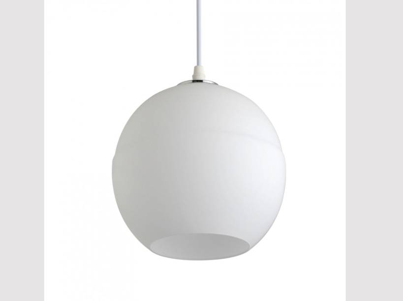 A <a href="https://www.gotoshop.com.br/decoracao/IluminacaodeCasa/lustresependentes/luminaria-pendente-vidro-branco-fosco-ref-lt-222-c-11526422.html?utm_source=sites&utm_medium=matéria_CC&utm_campaign=produtos&utm_content=201707">luminária redonda</a> (20 x 19 cm), da Soluza, custa 175 reais.