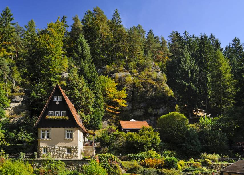 Esse chalé de madeira deixa o cenário ainda mais lindo, tanto no verão como no inverno.