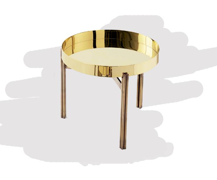 Com estrutura de bronze polido a mão e tampo de mármore calacata, a mesinha Twelve (19 x 50 cm) é criação de Massimo Castagna para a Gallotti & Radice.