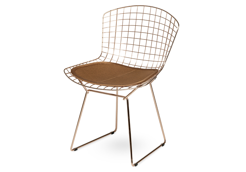 A Bertoia (42,5 cm x 40 cm x 1 m*) de cobre custa 620 reais na Tok & Stok.