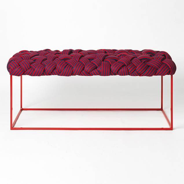 O <a href="https://www.gotoshop.com.br/Moveis/movelparaCozinha/Banquetas/Banco-Cloud-2L---Azul-e-Vermelho-8217327.html?utm_source=sites&utm_medium=gc_casacom&utm_campaign=gc_materia&utm_content=201702">Banco Cloud 2L Azul e Vermelho</a> custa R$2380. O <a href="https://www.gotoshop.com.br/Moveis/movelparaCozinha/Banquetas/Banco-Cloud-2L---Azul-e-Vermelho-8217327.html?utm_source=sites&utm_medium=gc_casacom&utm_campaign=gc_materia&utm_content=201702">Banco Cloud 2L Azul e Vermelho</a> custa R$2380.
