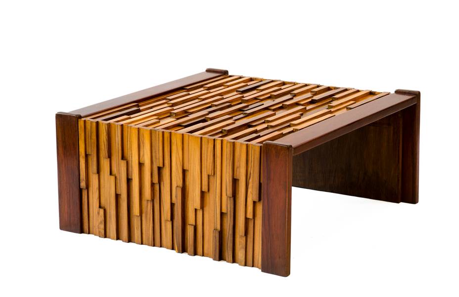 MESA DE CENTRO WOODSTICK EM PAU FERRO (DÉCADA DE 1970)