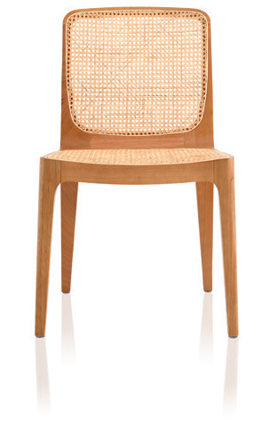 Best-seller do designer, a cadeira Bossa chega aos 10 anos com 20 mil unidades vendidas.