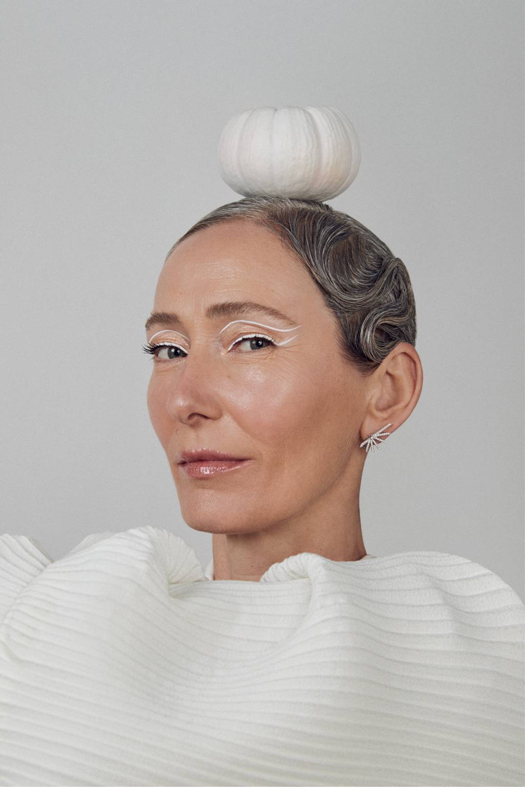 BELEZA BRANCO Foto de modelo com delineador branco