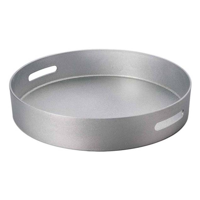 A <a href="https://www.gotoshop.com.br/UtilidadesDomesticas/Bandejas/Bandeja-Circle-Glow-Moon---40-cm-6034261.html?utm_source=sites&utm_medium=gc_casacom&utm_campaign=gc_materia&utm_content=201705">Bandeja Circle Glow Moon 40 cm Cinza</a> custa R$125. A <a href="https://www.gotoshop.com.br/UtilidadesDomesticas/Bandejas/Bandeja-Circle-Glow-Moon---40-cm-6034261.html?utm_source=sites&utm_medium=gc_casacom&utm_campaign=gc_materia&utm_content=201705">Bandeja Circle Glow Moon 40 cm Cinza</a> custa R$125.