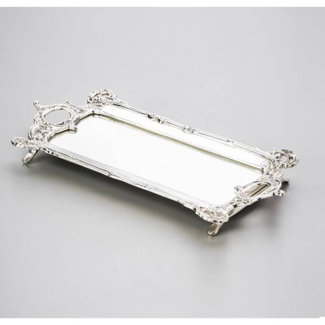 A <a href="https://www.gotoshop.com.br/UtilidadesDomesticas/Bandejas/Bandeja-Prateada-Com-Espelho-Dov-165x35cm-Wolff---R4009-9165100.html?utm_source=sites&utm_medium=gc_casacom&utm_campaign=gc_materia&utm_content=201705">Bandeja Prateada Com Espelho Dov 16,5x35cm Wolff R4009</a> custa R$314,36. A <a href="https://www.gotoshop.com.br/UtilidadesDomesticas/Bandejas/Bandeja-Prateada-Com-Espelho-Dov-165x35cm-Wolff---R4009-9165100.html?utm_source=sites&utm_medium=gc_casacom&utm_campaign=gc_materia&utm_content=201705">Bandeja Prateada Com Espelho Dov 16,5x35cm Wolff R4009</a> custa R$314,36.