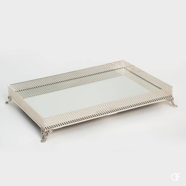 A <a href="https://www.gotoshop.com.br/UtilidadesDomesticas/Bandejas/Bandeja-Retangular-Media-7927910.html?utm_source=sites&utm_medium=gc_casacom&utm_campaign=gc_materia&utm_content=201705">Bandeja Retangular Média</a> custa R$739. A <a href="https://www.gotoshop.com.br/UtilidadesDomesticas/Bandejas/Bandeja-Retangular-Media-7927910.html?utm_source=sites&utm_medium=gc_casacom&utm_campaign=gc_materia&utm_content=201705">Bandeja Retangular Média</a> custa R$739.