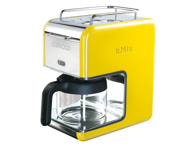 A <a href="https://www.gotoshop.com.br/Eletroportateis/Cafeteiras/CafeteirasEletricas/Cafeteira-Kenwood-kMix-Faz-ate-6-xicaras-de-cafe-por-vez-1-200W-Amarela-CM028-2276880.html?utm_source=sites&utm_medium=gc_casacom&utm_campaign=gc_materia&utm_content=201705">Cafeteira Kenwood kMix 1200W Amarela CM028</a> custa R$599 na Loja CASA CLAUDIA.