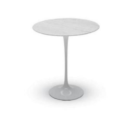 A mesa lateral baixa <a href="https://www.gotoshop.com.br/Moveis/SaladeEstar/MesasLaterias/Mesa-Lateral-Baixa-Marmore-Espirito-Santo-7929744.html?utm_source=sites&utm_medium=matéria_CC&utm_campaign=produtos&utm_content=201709">Mármore Espírito Santo</a> custa R$ 595.