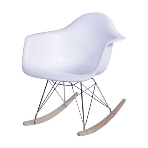 A poltrona <a href="https://www.gotoshop.com.br/Moveis/SaladeEstar/Poltronas/Poltrona-Eames-DAR-Balanco-Branca---Or-Design-9732997.html?utm_source=sites&utm_medium=matéria_CC&utm_campaign=produtos&utm_content=201708">Eames DAR Or Design</a>, de balanço branca, custa R$ 321,86.