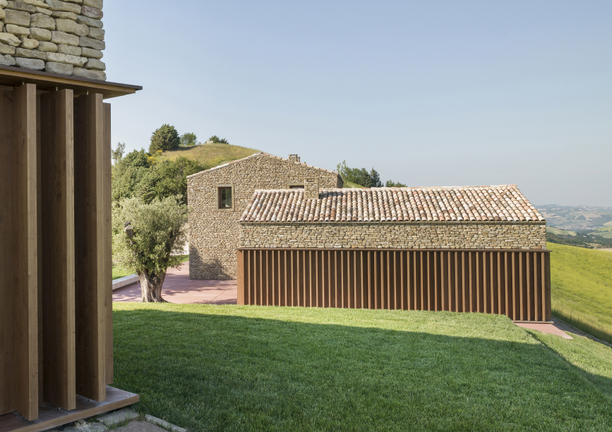 AP House Urbino, por GGA gardini gibertini architects na Itália.