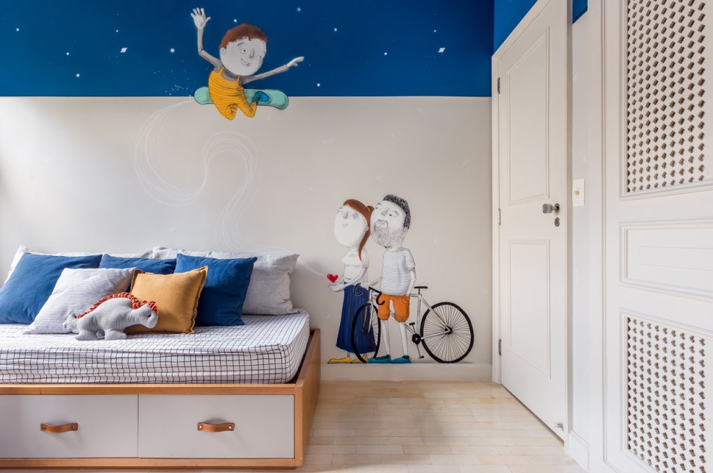 quarto infantil com pintura na parede