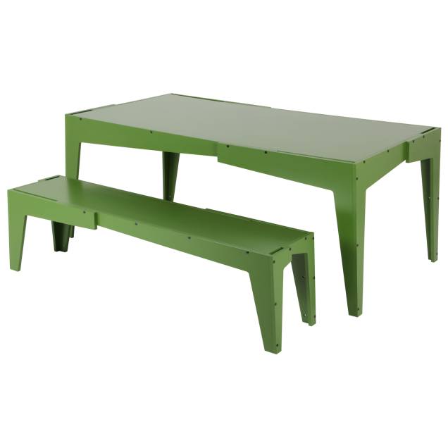 A Mesa mede 75x196,4x97,2 cm e vem nos acabamentos preto ou verde. O Banco 3 Lugares vem nos acabamentos preto ou verde. A Mesa mede 75x196,4x97,2 cm e vem nos acabamentos preto ou verde. O Banco 3 Lugares vem nos acabamentos preto ou verde.