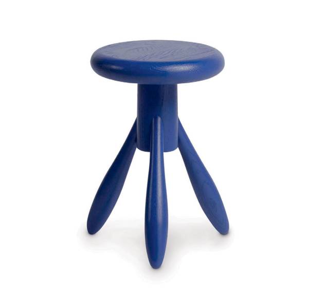 Clássico de Eero Aarnio, o banco Baby Rocket (32 x 45,5 cm), da Artek, é feito de carvalho finalizado com tinta esmalte. Por 235 dólares na Finnish Design Shop. Clássico de Eero Aarnio, o banco Baby Rocket (32 x 45,5 cm), da Artek, é feito de carvalho finalizado com tinta esmalte. Por 235 dólares na Finnish Design Shop.