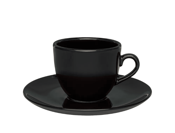 Conjunto com xícaras Coup Black (200 ml), com seis peças e pires. Da Oxford Porcelanas.