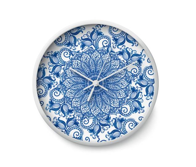 Tem 25 cm diâmetro o relógio assinado por Ale Ibanez. É vendido no site Society 6 por 30 dólares. Tem 25 cm diâmetro o relógio assinado por Ale Ibanez. É vendido no site Society 6 por 30 dólares.