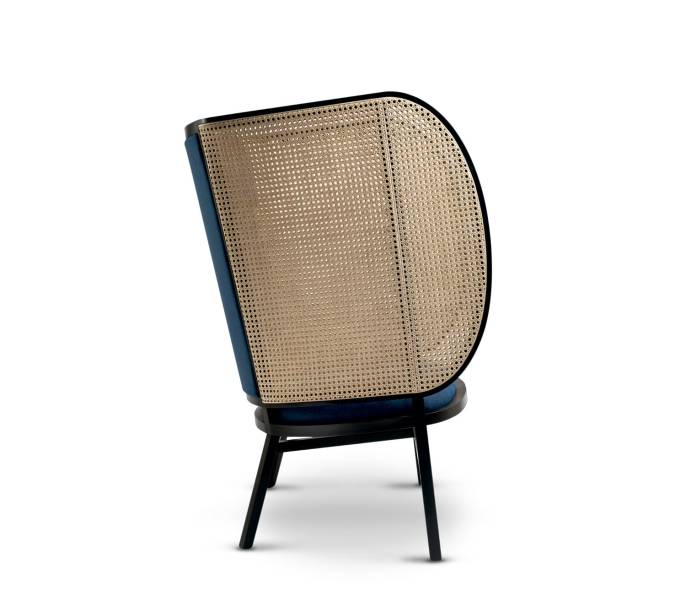 Do estúdio Front para a Gebrüder Thonet Vienna, a poltrona Hideout (76 cm x 80 cm x 1,10 m) atualiza a trama. Na Bau Haus 2 Your House por 4 870 dólares.