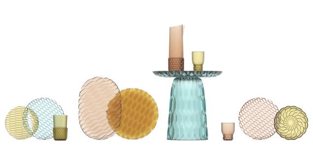 Jellies Family, por Patricia Urquiola para a Kartell. Jellies Family, por Patricia Urquiola para a Kartell.