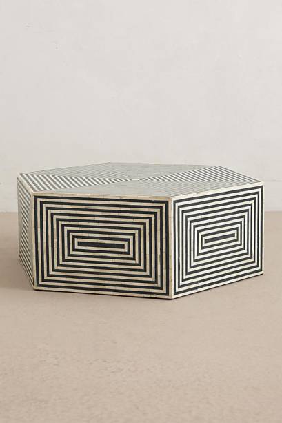 Mesa de centro Hexa Inlay Coffe Table, da Anthropologie.