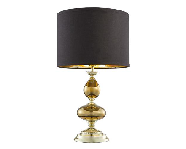 O abajur <a href="https://www.gotoshop.com.br/decoracao/IluminacaodeCasa/Abajur/abajur-em-metal-e-vidro-mart-collection-preto-e-dourado-10956565.html?utm_source=sites&utm_medium=matéria_CC&utm_campaign=produtos&utm_content=201802">Mart Collection</a> preto e dourado, em metal e vidro, custa R$ 579,90.