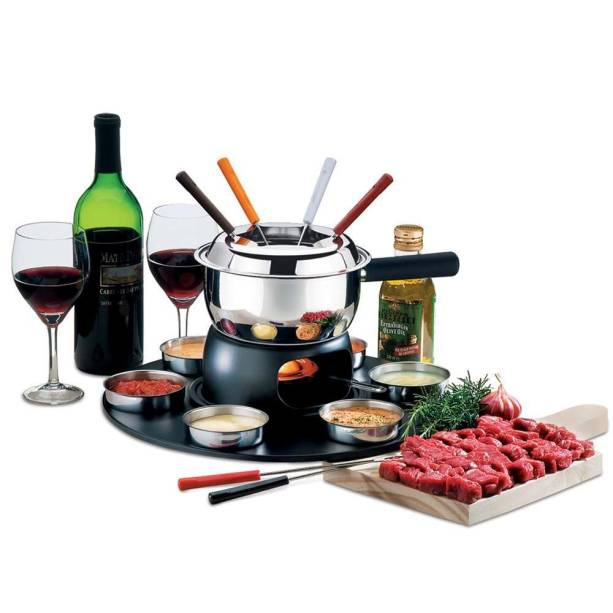 O aparelho de fondue <a href="https://www.gotoshop.com.br/UtilidadesDomesticas/RechaudeFondue/AparelhosDeFondue/aparelho-de-fondue-brinox-1248-116-18-pecas-24198.html?utm_source=sites&utm_medium=gc_casacom&utm_campaign=gc_materia&utm_content=201706">Brinox</a> 1248/116 18 peças custa R$218,90.