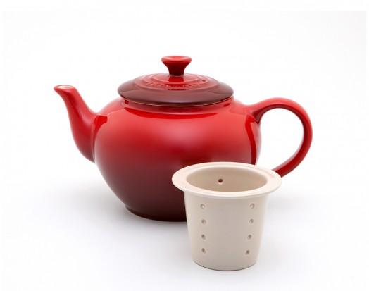 O Bule de chá com infusor Le Creuset vermelho 650 ml 101190 custa R$149 na Loja CASA CLAUDIA.