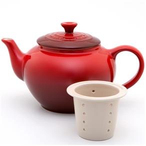 O <a href="https://www.gotoshop.com.br/UtilidadesDomesticas/SobremesaChaeCafe/Bules/Bule-de-cha-com-infusor-Le-Creuset-vermelho-650-ml---101190-11238862.html?utm_source=sites&utm_medium=gc_casacom&utm_campaign=gc_materia&utm_content=201705">Bule de chá com infusor Le Creuset vermelho 650 ml 101190</a> custa R$149.