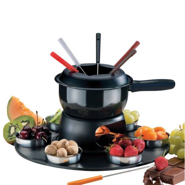 O <a href="https://www.gotoshop.com.br/UtilidadesDomesticas/RechaudeFondue/AparelhosDeFondue/Conjunto-para-Fondue-17-Pecas-4141844.html?utm_source=sites&utm_medium=gc_casacom&utm_campaign=gc_materia&utm_content=201706">conjunto para fondue</a> 17 peças custa R$449,99.