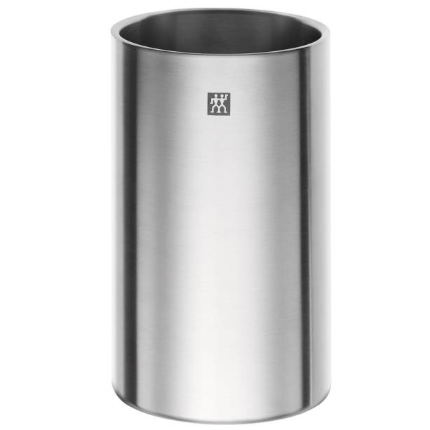 O cooler para vinho <a href="https://www.gotoshop.com.br/UtilidadesDomesticas/coolerparabebidas/Cooler-Para-Vinho-De-Aco-Zwilling---13483-5834804.html?utm_source=sites&utm_medium=matéria_CC&utm_campaign=produtos&utm_content=201708">Zwilling 13483</a>, de aço, custa R$ 159.