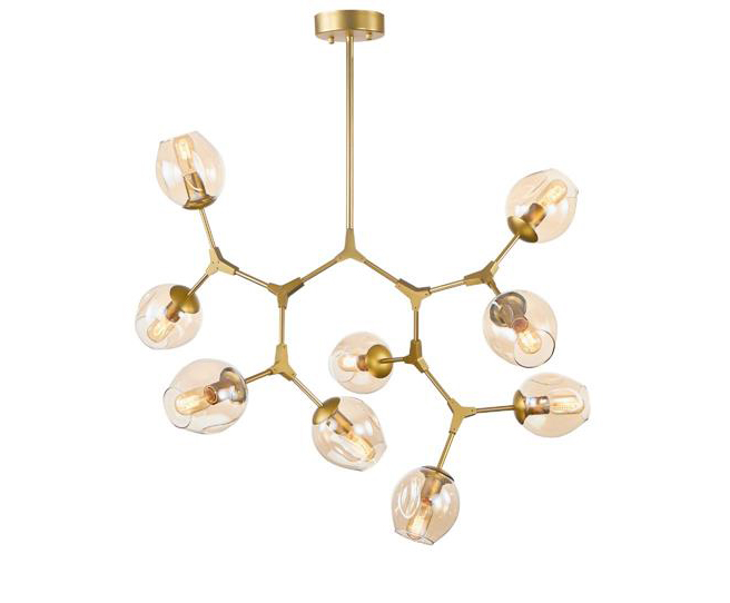 O lustre <a href="https://www.gotoshop.com.br/decoracao/IluminacaodeCasa/lustresependentes/lustre-9-bracos-mart-collection-dourado-e-conhaque-10956380.html?utm_source=sites&utm_medium=matéria_CC&utm_campaign=produtos&utm_content=201802">9 Braços Mart Collection</a>, dourado e conhaque, custa R$ 2 899,90.