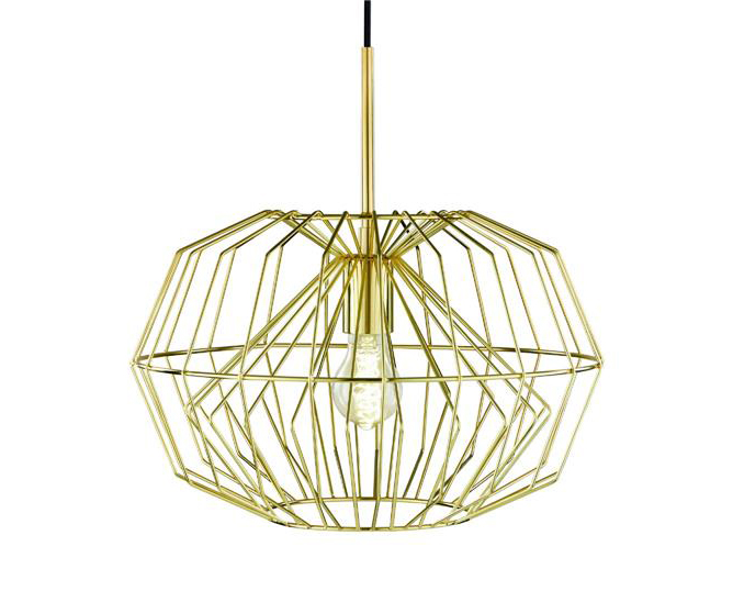 O pendente aramado em metal <a href="https://www.gotoshop.com.br/decoracao/IluminacaodeCasa/lustresependentes/pendente-aramado-em-metal-mart-collection-dourado-10956599.html?utm_source=sites&utm_medium=matéria_CC&utm_campaign=produtos&utm_content=201802">Mart Collection</a> dourado custa R$ 552,27.