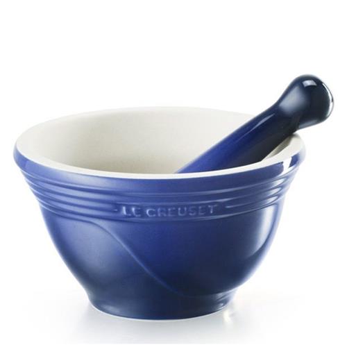 O pilão <a href="https://www.gotoshop.com.br/UtilidadesDomesticas/AcessorioseUtensilios/AcessoriosDeCozinha/Pilao-Azul-Cobalto-Le-Creuset-10122332.html?utm_source=sites&utm_medium=matéria_CC&utm_campaign=produtos&utm_content=201709">Le Creuset</a> azul cobalto custa R$ 208,98.