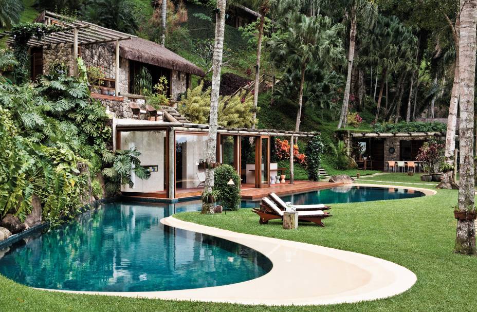 Piscina em casa na praia, projeto da arquiteta Renata Pati.