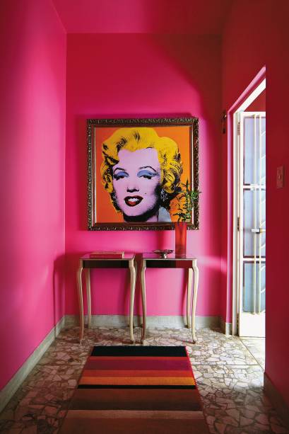 Poster da Marilyn Monroe em hall de entrada de apartamento, decorado pela arquiteta Vanessa Monteiro.