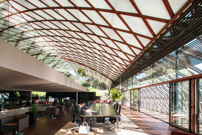ROGIC -ROKI Global Innovation Centre, por Tetsuo Kobori Architects em Hamamatsu, Japão.