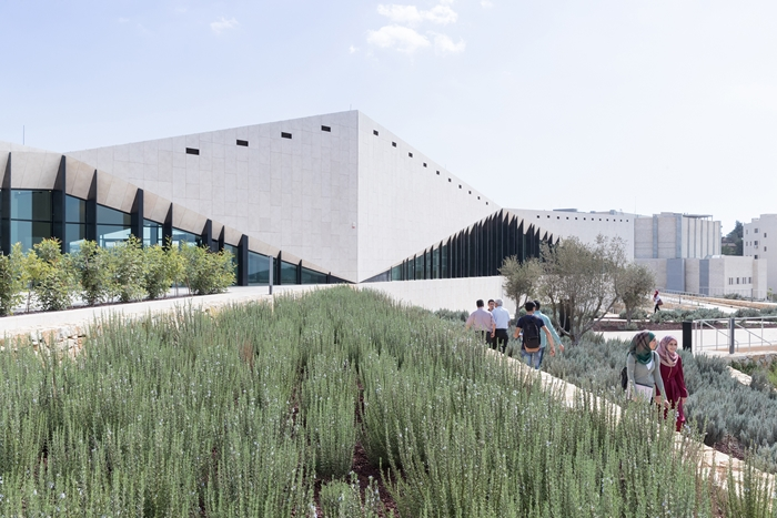 The Palestinian Museum, por heneghan peng architects com Arabtech Jardaneh na Cisjordânia.