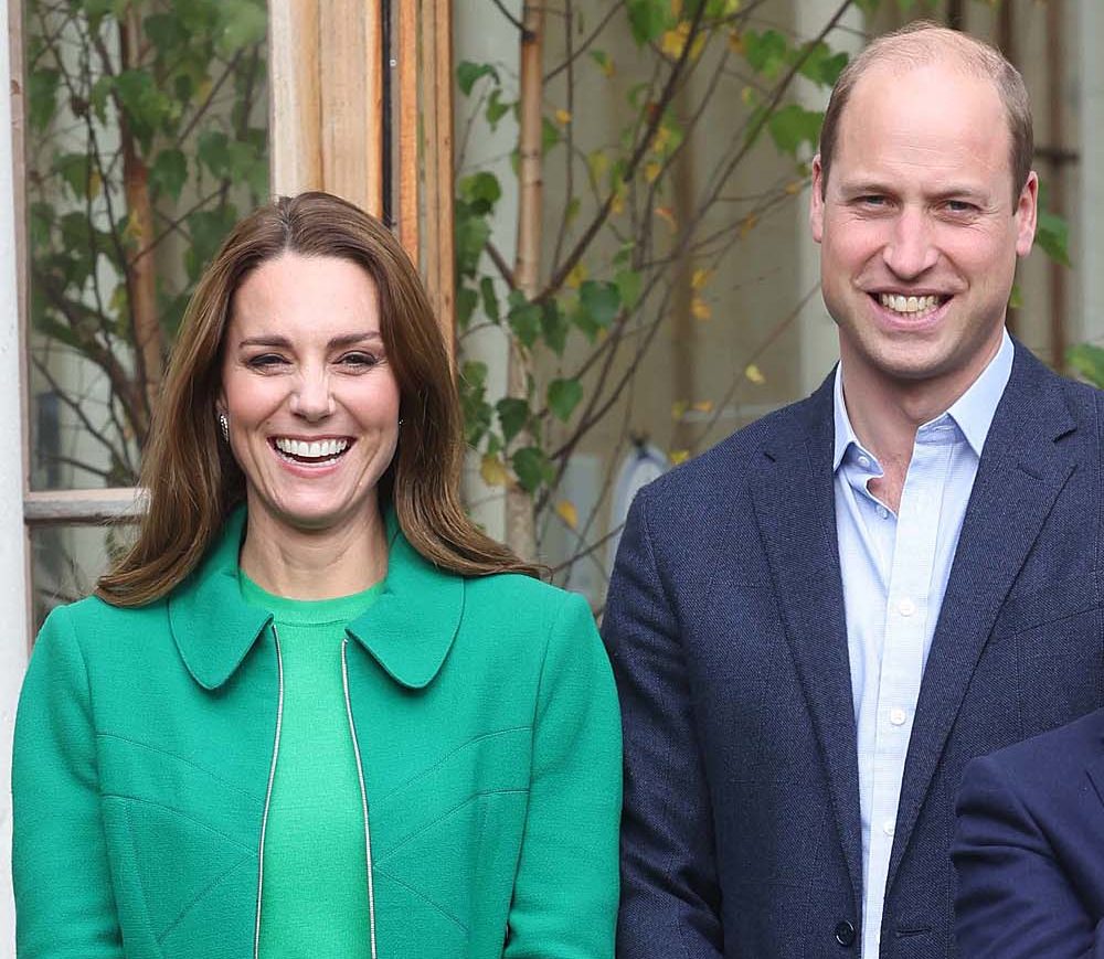 LONDON, ENGLAND - OCTOBER 13: Prince William, Duke of Cambridge and Catherine, Duchess of Cambridge smile as they visit Kew Gardens to take part in a Generation Earthshot event with children from The Heathlands School, Hounslow to generate big, bold ideas to repair the planet and to help spark a lasting enthusiasm for the natural world on October 13, 2021 in London, England. At the Royal Botanic Gardens, Their Royal Highnesses will join the Mayor of London; explorer, naturalist and presenter Steve Backshall MBE; Olympian Helen Glover and students to take part in a series of fun, engaging and thought-provoking activities developed as part of Generation Earthshot, an educational initiative inspired by The Earthshot Prize. (Photo by Ian Vogler-WPA Pool/Getty Images)
