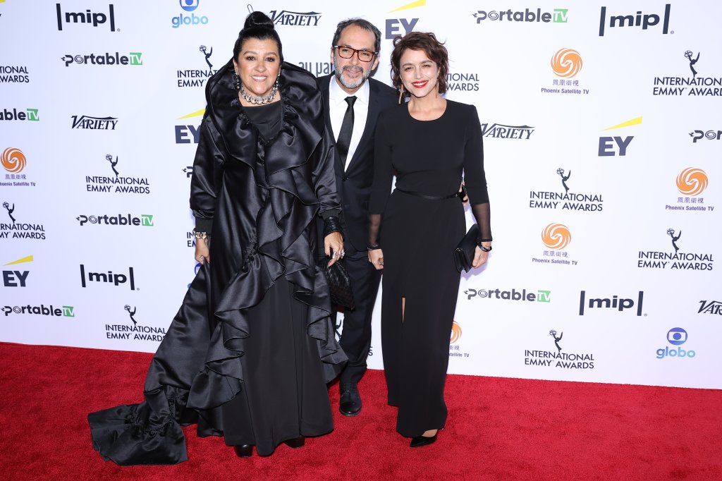 NEW YORK, NY - NOVEMBER 22: Nominees, 'Amor de MÃ£e [A Mother's Love]' from Brazil, Executive producer and director JosÃ© Villamarim (C), Writer Manuela Dias (R). 49th International Emmy Awards held at an in-person Black-Tie Gala event in New York City, United States on November 22, 2021. (Photo by Tayfun Coskun/Anadolu Agency via Getty Images)