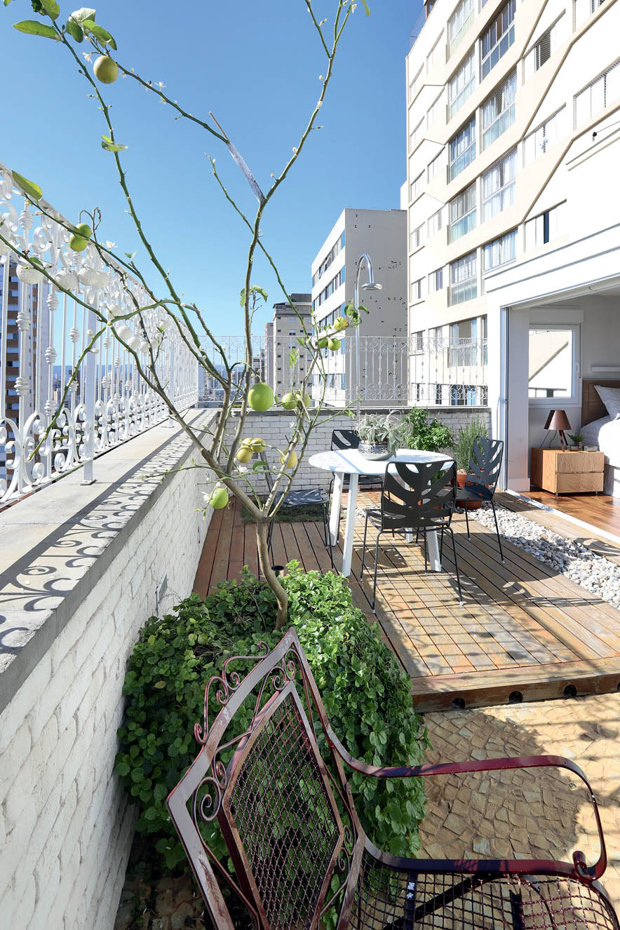 Decoração – Varandas Varanda projetada pelo arquiteto Bruno Reis e pela designer de interiores Helena Kallas, da Mandril Arquitetura