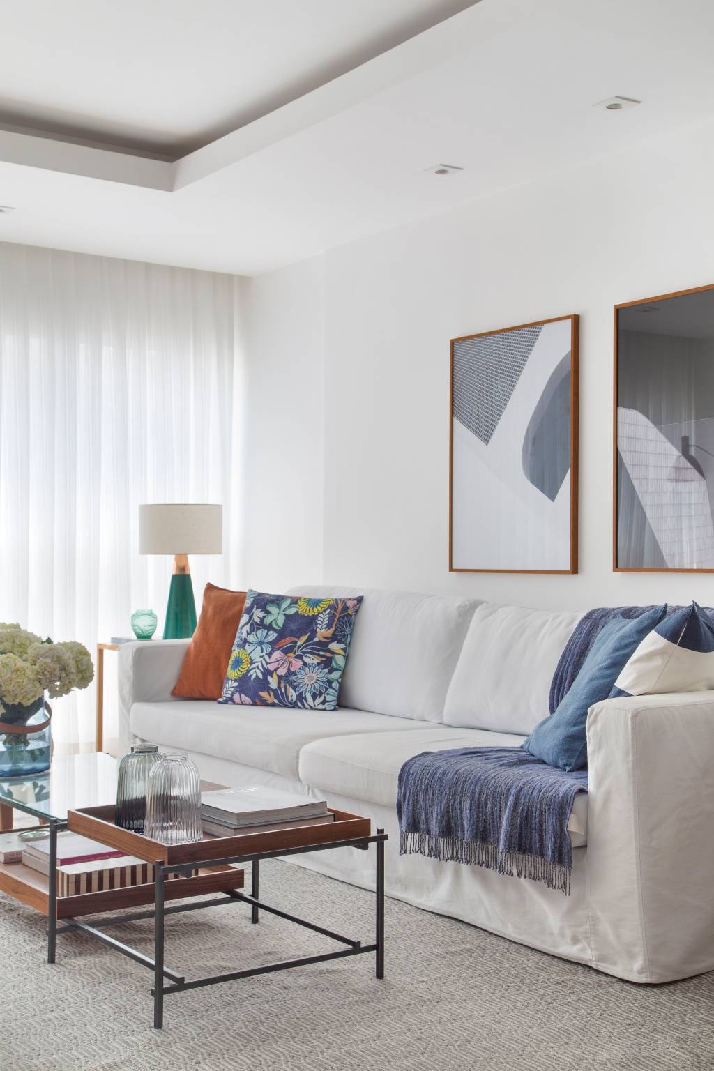 Apartamento alugado na Lagoa assinado pela BEZAMAT ARQUITETURA _ foto 2 como escolher sofá