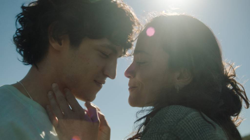 filme-eduardo-e-monica-cinemas-01 Alice Braga e Gabriel Leone em