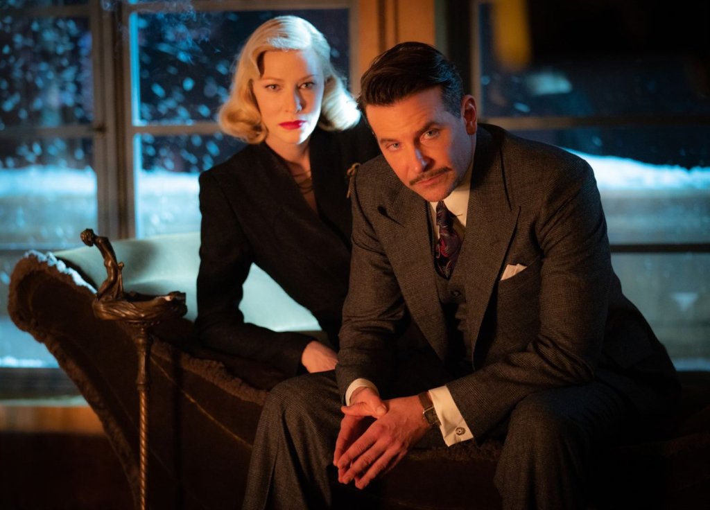 Bradley Cooper e Cate Blanchett em O Beco do Pesadelo