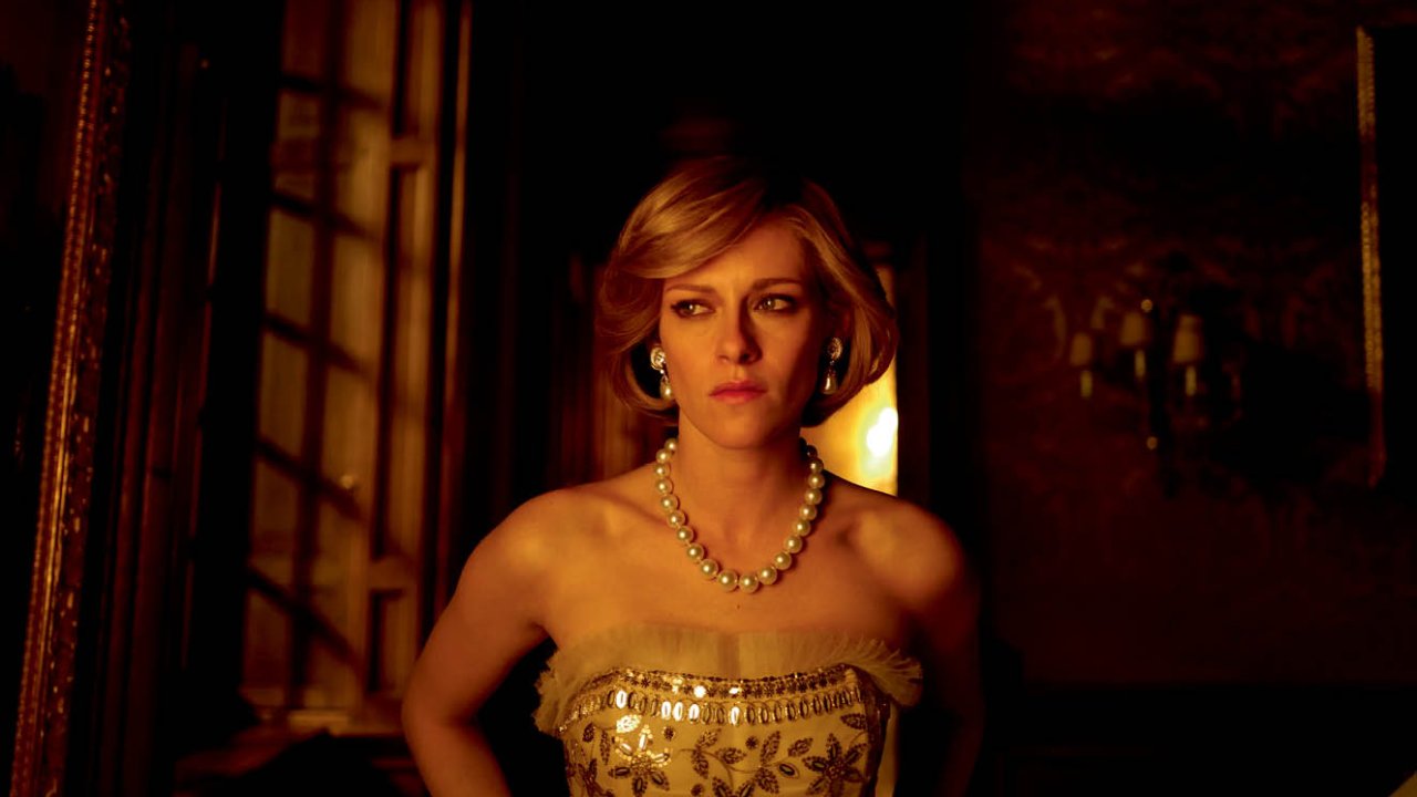 Kristen Stewart em cena de "Spencer", filme sobre a Princesa Diana.