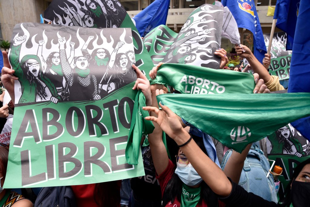 BOGOTA, COLOMBIA - FEBRUARY 21: Pro-Choice demonstrators shout slogans outside the Justice Palace as the Constitutional Court debates the decriminalization of abortion up to 24 weeks of gestation on February 21, 2022 in Bogota, Colombia. Since 2006, abortion has been legal in Colombia only for malformation of the fetus, rape or danger to the physical or mental health of the mother. (Photo by Guillermo Legaria Schweizer/Getty Images)