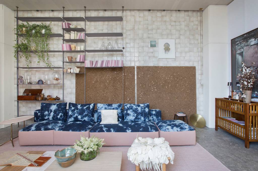 Sala Toki, por Juliana Pipi CASACOR São Paulo 2018 – Denilson Machado candy colors na decoração