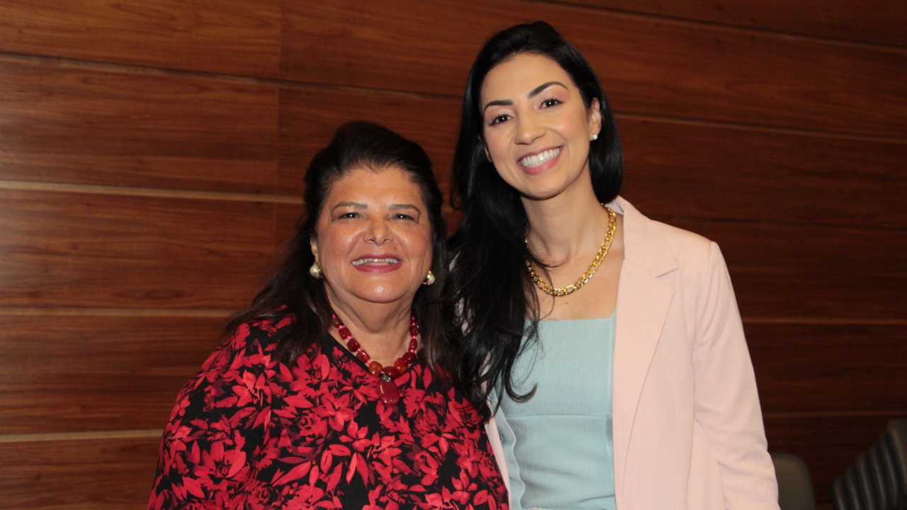 Luiza Trajano e Luana Tavares, fundadora da Conecta, aceleradora de mulheres na política.